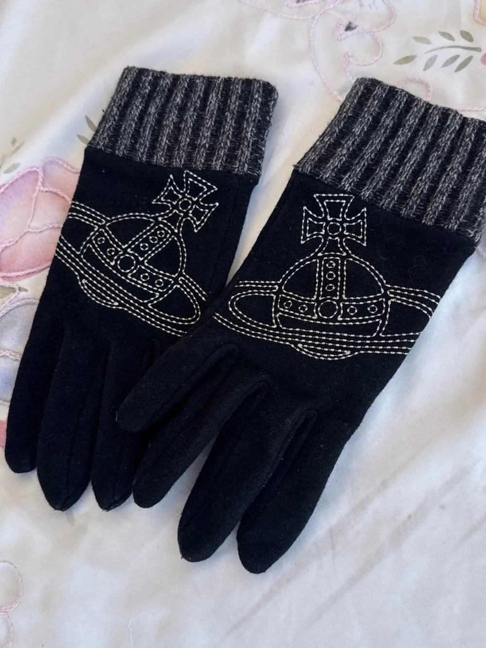 Y2K Vivienne Westwood Orb Embroidered Knit Gloves